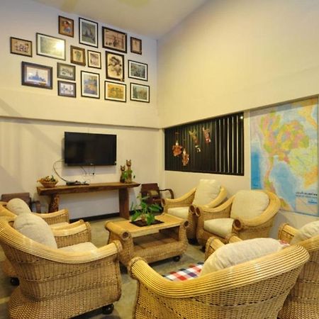 Hi. Mid Bangkok Hostel Ngoại thất bức ảnh